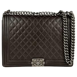 Chanel-Chanel Boy Shoulder Bag in Dark Brown Leather-Dark brown