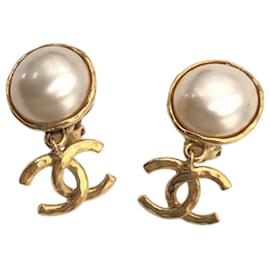 Chanel-Chanel Vintage Coco Mark Gold Metal Faux Pearl Clip Earrings-Golden