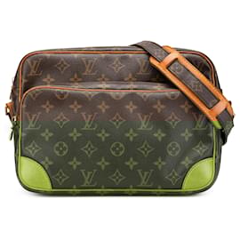 Louis Vuitton-Crossbody Nil Monograma Marrom Louis Vuitton-Marrom