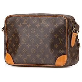 Louis Vuitton-Crossbody Nil Monograma Marrom Louis Vuitton-Marrom