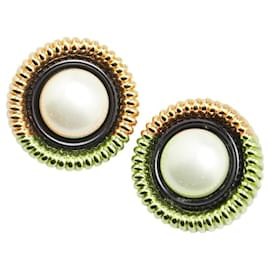 Chanel-Chanel Black and Gold Clip Earrings-Black,Golden