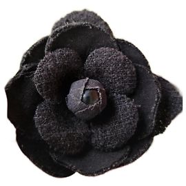 Chanel Kamelienbrosche Schwarz