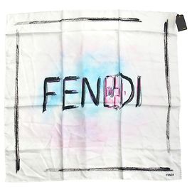 Cachecol Logo Mania Baguette Fendi Preto Branco Multicor