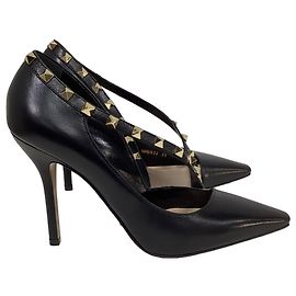 Valentino Garavani Pompes D'Orsay à bride croisée Rockstud Valentino en cuir noir Noir