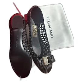 Salvatore Ferragamo-New Vara Plate-Black