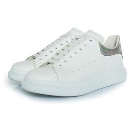 Alexander McQueen, tênis oversized Larry Prata Branco