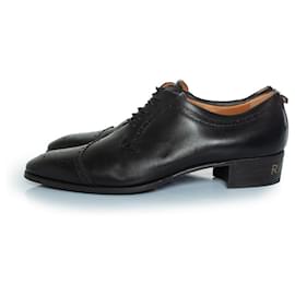 Gucci-Gucci, Lace up brocade with gold studded heel-Black