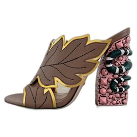 Gucci-Gucci Spring 2016 fashion show-Multiple colors