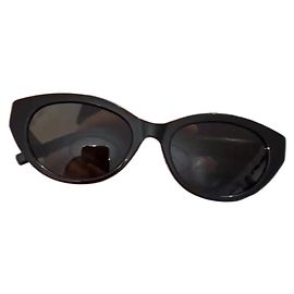 Óculos de sol Yves Saint Laurent gato arredondado pretos Preto
