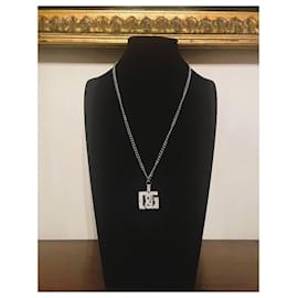 Dolce & Gabbana-Collier en acier argenté DOLCE & GABBANA avec pendentif logo Swarovski-Argenté
