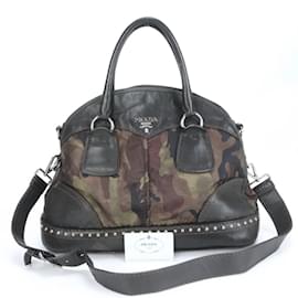 Prada-Sac à épaule en cuir nylon camouflage clouté Prada-Noir