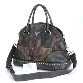 Prada-Sac à épaule en cuir nylon camouflage clouté Prada-Noir