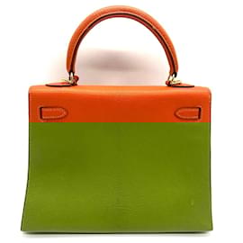 Hermès-Hermes Kelly 25 Handbag in Orange Chevre Leather-Orange