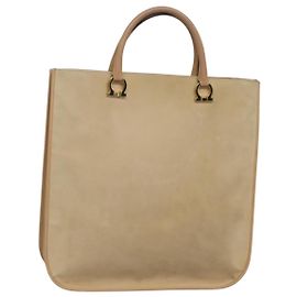 Sac à main Gancini en suède beige et or Auth 121469 de Salvatore Ferragamo Beige Doré