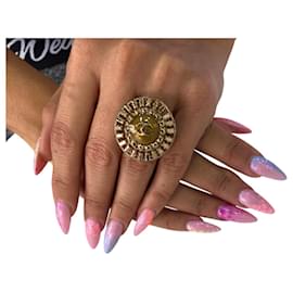 Chanel-Chanel 07P Large Round Golden Cabochon CC Stone Gold Rhinestones Ring Size 53-Golden