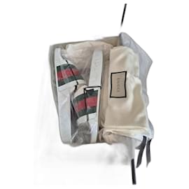 Gucci-Chinelos Gucci Pursuit Branco-Branco