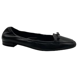 Stuart Weitzman-Stuart Weitzman Black Pre-Fall 2024 Bow Detail Leather Loafers-Black