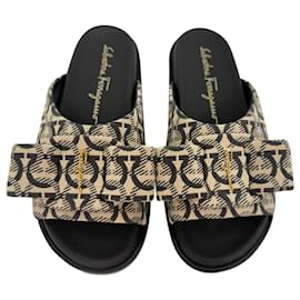 Salvatore Ferragamo-Ferragamo Virgil Gancio Jacquard Slide Sandals In Beige Canvas-Beige