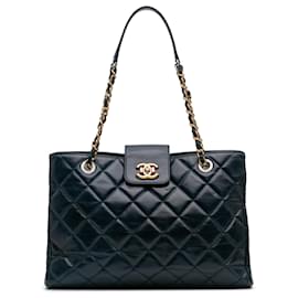 Chanel-Chanel Blue Glazed Quilted Calfskin Daily Walk Tote-Blue,Navy blue