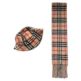 Cappello bucket Burberry in cashmere a quadri e sciarpa Caramel Caramello
