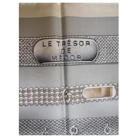 Hermès-The Treasure of Medor Nine-White,Grey