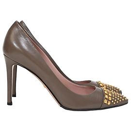 Décolleté a punta con borchie Gucci in pelle marrone Marrone Rosso