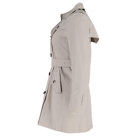 Abrigo peacoat de doble botonadura con cinturón Burberry en algodón beige Beige