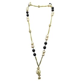 Chanel-VINTAGE CHANEL NECKLACE LONG STRAND BLACK AND WHITE PEARLS CC LOGO RHINESTONES-Golden