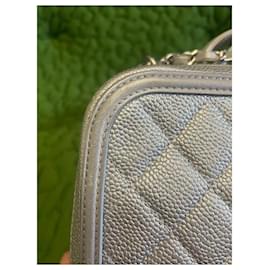 Chanel-CHANEL SILVER Caviar Quilted Medium CC Filigree Vanity Case-Silvery