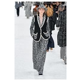Chanel-12K$ New Sequinned Black Tweed Jacket-Black