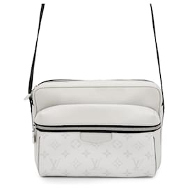 Louis Vuitton-Bolsa de Ombro Monogram Taiga Louis Vuitton-Branco