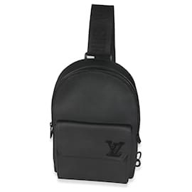 Louis Vuitton-Bolsa de ombro piloto Aerogram em couro granulado preto Louis Vuitton-Preto