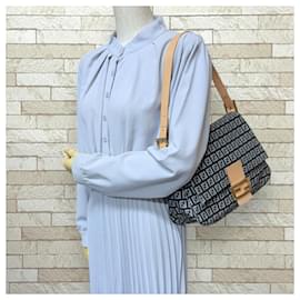 Fendi-Fendi Mamma Bucket Zucchino Shoulder Bag-Brown,Black