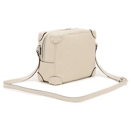 Gucci-Gucci GG Embossed Shoulder Bag-Cream