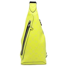 Louis Vuitton-Bolsa Sling Duo Monogram Taiga Louis Vuitton-Amarelo
