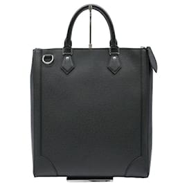 Louis Vuitton-Bolsa vertical em couro Taiga Louis Vuitton-Preto