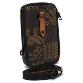 Louis Vuitton-Bolsa de ombro dupla para telefone da colaboração Louis Vuitton Damier Giant NIGO-Marrom