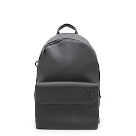 Louis Vuitton-Mochila Louis Vuitton em couro granulado preto-Preto