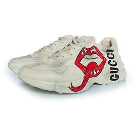Gucci, tênis Rhyton com estampa de boca em bege Outro