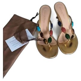 Gianvito Rossi Shanti Thong Dourado