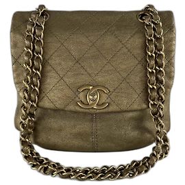 Sac à rabat en caviar Chanel Doré Bronze