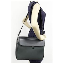 Louis Vuitton-Sac à épaule Louis Vuitton Taiga-Gris