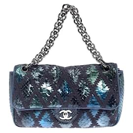 Chanel-Sac à rabat en crochet bleu et vert métallisé Chanel-Vert,Métallisé,Bleu Marine