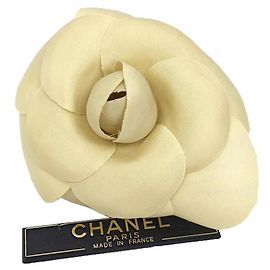 CHANEL Kamelien Corsage Brosche Beige Roh