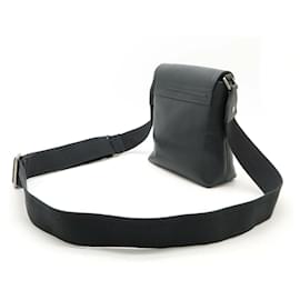 Louis Vuitton-Sac à épaule en cuir Utah Yuma de Louis Vuitton-Gris