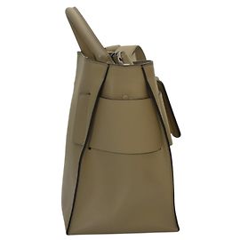 Bolsa de ombro em couro de bezerro BOYY Devon 21 com fivela decorativa. Cinza