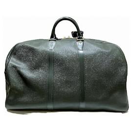 Louis Vuitton-Sac Boston KENDALL GM Taiga de Louis Vuitton-Gris