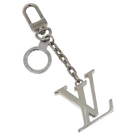 LOUIS VUITTON Porte Clés initiales imprimées LV Porte-clés Argent M01192 Auth 121065 Argenté