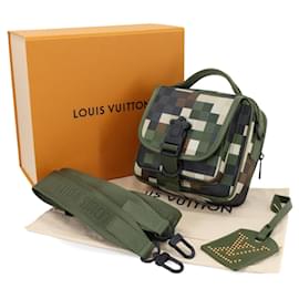 Louis Vuitton-Sac à épaule Damoflage Quest de Louis Vuitton-Vert