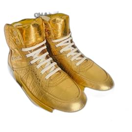 Chanel-Exclusive Sneakers Chanel collection 19A-Golden